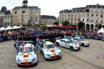 Das Aston-Martin-Team bei der Technischen Abnahme