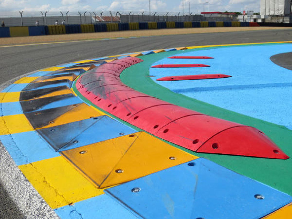 Le Mans Randstein Kerb Curb Sausage