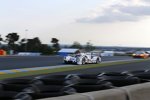 Timo Bernhard (Porsche) und Mark Webber (Porsche) und Brendon Hartley (Porsche) 