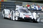 Timo Bernhard (Porsche) und Mark Webber (Porsche) 