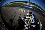 Paul Menard (Childress) siegt im Nationwide-Rennen von Michigan