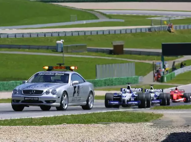 Titel-Bild zur News: Safety-Car im Jahr 2001