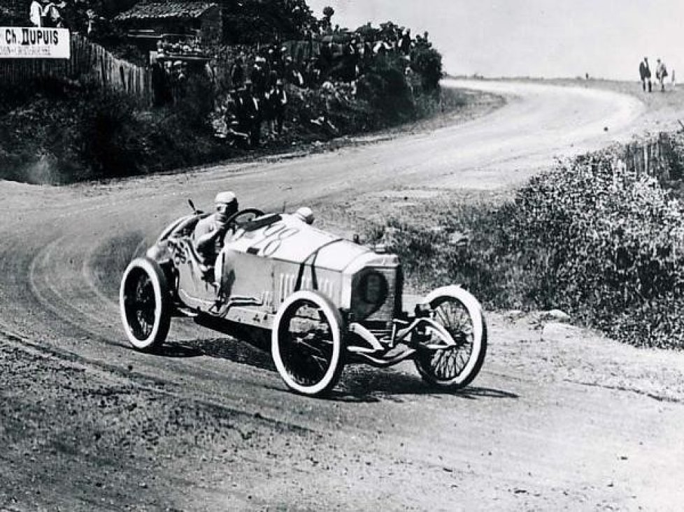 Christian Lautenschlager auf Mercedes Grand Prix Rennwagen beim Großen Preis von Frankreich bei Lyon am 4. Juli 1914