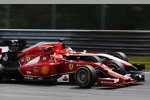 Kimi Räikkönen (Ferrari) und Jules Bianchi (Marussia) 