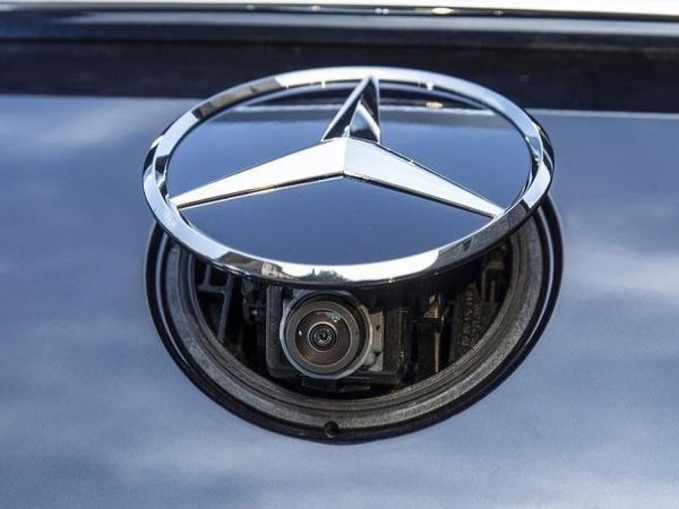 Mercedes-Benz S 500 Coupé: Die Heckkamera lugs aus ihrem "Versteck" unter dem Stern hervor