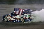 Brad Keselowski (Penske) feiert seinen zweiten Saisonsieg