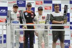 Das Podium von Rennen 2: Jordan King, Sieger Max Verstappen und Lucas Auer