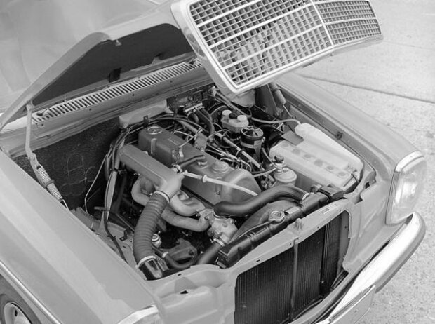 40 Jahre Fünf-Zylinder Diesel im Mercedes-Benz 240 D 