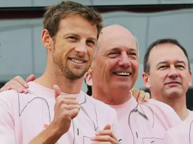 Jenson Button, Ron Dennis, Kevin Magnussen Titel-Bild zur News: Jenson Button, Ron Dennis, Kevin Magnussen
