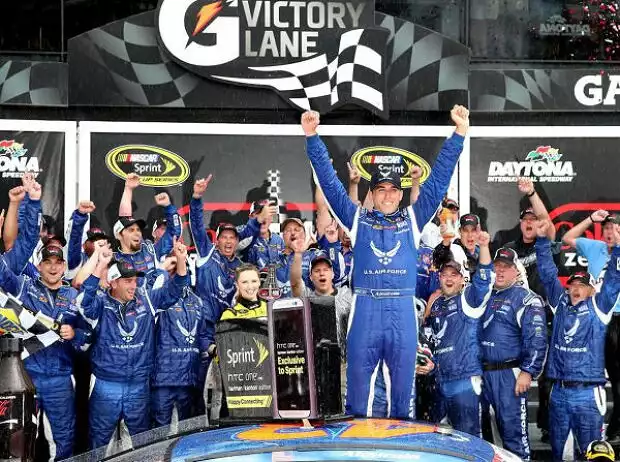 Aric Almirola Titel-Bild zur News: Aric Almirola