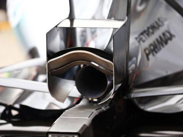 Titel-Bild zur News: Auspuff des Mercedes F1 W05 Hybrid