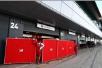 Sichtschutz-Stellwände beim Ferrari-Team