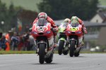 Andrea Dovizioso vor Cal Crutchlow (Ducati) 