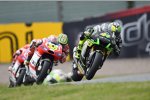 Pol Espargaro vor Cal Crutchlow (Tech 3) 