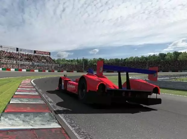 iRacing Titel-Bild zur News: iRacing