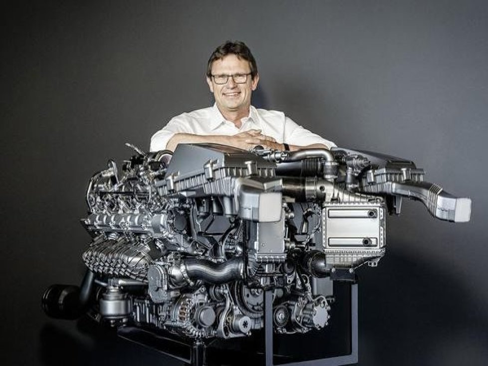 Der neue 4,0-Liter-V8 von AMG und Christian Enderle, Breichsleiter Entwicklung Motor & Triebstrang Mercedes-AMG