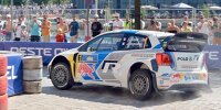 Bild zum Inhalt: Volkswagen-Rallye-Stars driften durch Helsinki