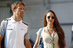 Jenson Button (McLaren) mit seiner Freundin Jessica Michibata