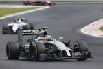 Kevin Magnussen (McLaren) und Valtteri Bottas (Williams) 