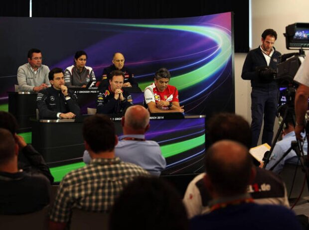 Titel-Bild zur News: FIA-Freitags-Pressekonferenz in Österreich 2014