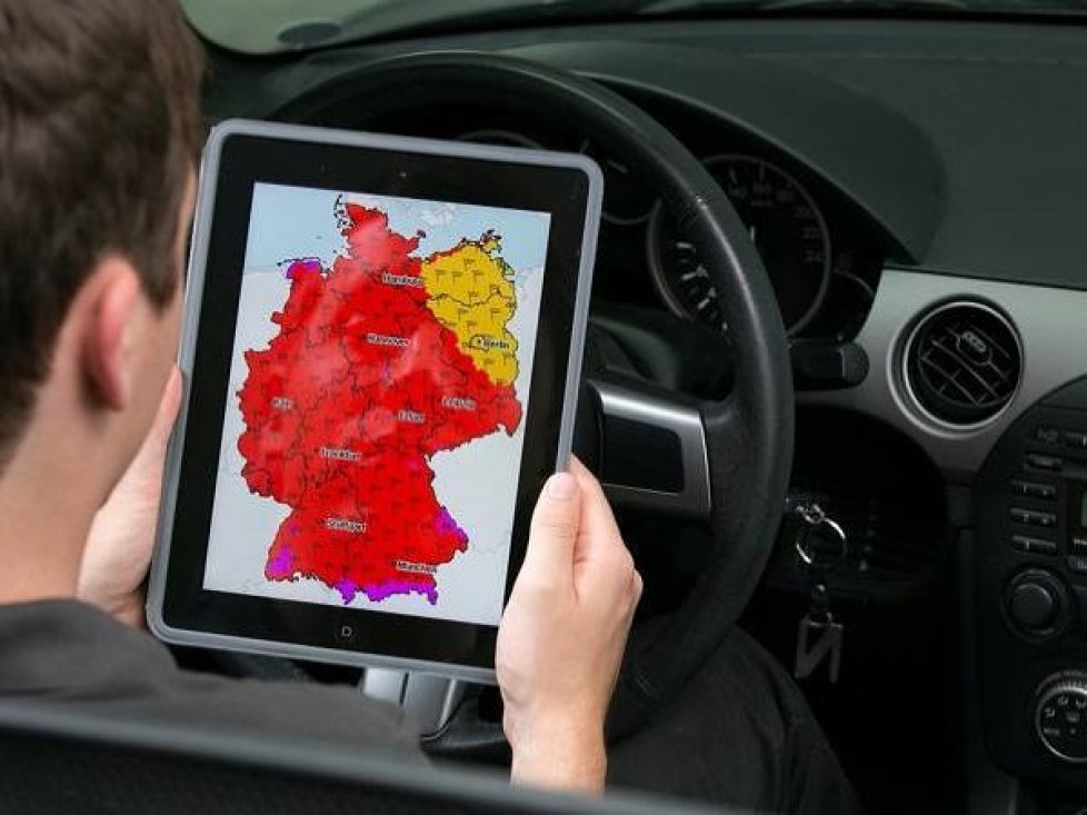 Auch Autofahrer sollten Unwetterwarnungen ernst nehmen