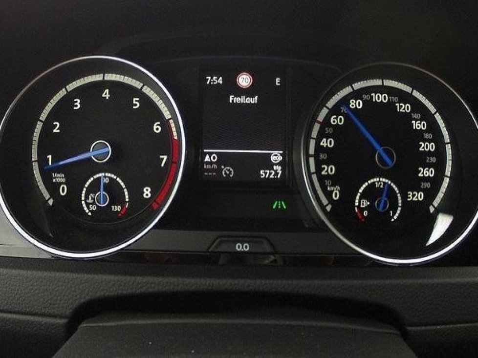 Volkswagen Golf R: Glücklicherweise mit Anzeige der zulässigen Höchstgeschwindigkeit