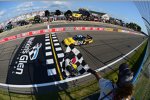 Marcos Ambrose (Petty) siegt im Nationwide-Rennen