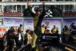 Marcos Ambrose (Petty) siegt im Nationwide-Rennen