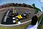 Start in Watkins Glen mit Jeff Gordon (Hendrick) und Marcos Ambrose (Petty) in Reihe eins