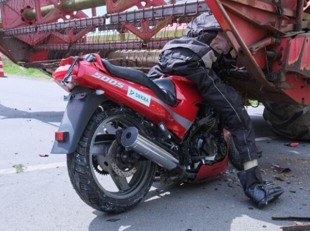 Crashtest: Unfall mit Mähdrescher Crashtest: Unfall mit Mähdrescher