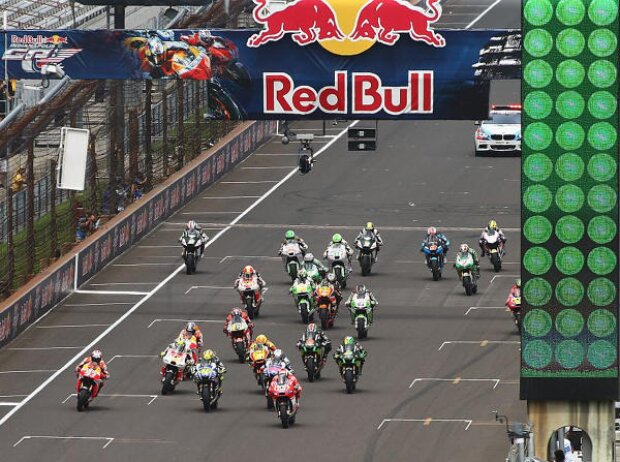Titel-Bild zur News: Start zum MotoGP-Rennen in Indianapolis 2014