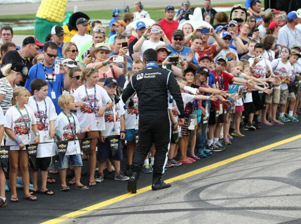 Juan Pablo Montoya grüßt die IndyCar-Fans Juan Pablo Montoya grüßt die IndyCar-Fans