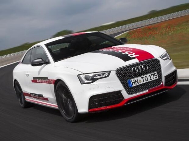 Titel-Bild zur News: Audi RS-5 TDI concept