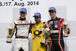 Das Podium von Rennen 2: Sven Müller, Sieger Philipp Eng und Jeffrey Schmidt 