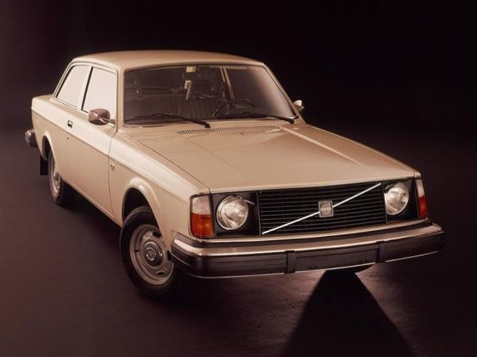 Volvo 242 L (1975)