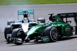 Marcus Ericsson (Caterham) und Lewis Hamilton (Mercedes) 