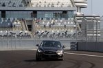 Sebastian Vettel dreht mit einem Infiniti Q50 die erste Runde in Sotschi