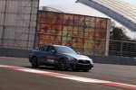 Sebastian Vettel dreht mit einem Infiniti Q50 die erste Runde in Sotschi