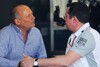 Bild zum Inhalt: Dennis stellt klar: "Beim McLaren-Team habe ich das Sagen"