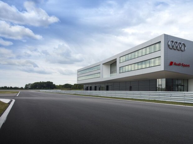 Titel-Bild zur News: Audis Kompetenzcenter Motorsport in Neuburg