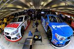 Die Hendrick-Chevys von Dale Earnhardt Jun. und Jeff Gordon in der Box