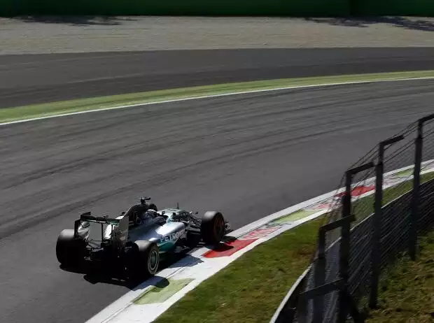 Lewis Hamilton in der Parabolica Titel-Bild zur News: Lewis Hamilton in der Parabolica