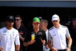 Lewis Hamilton (Mercedes), Sergio Perez (Force India) und Jenson Button (McLaren) 