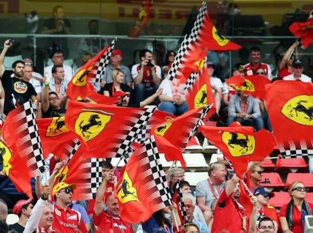 Titel-Bild zur News: Ferrari-Flaggen