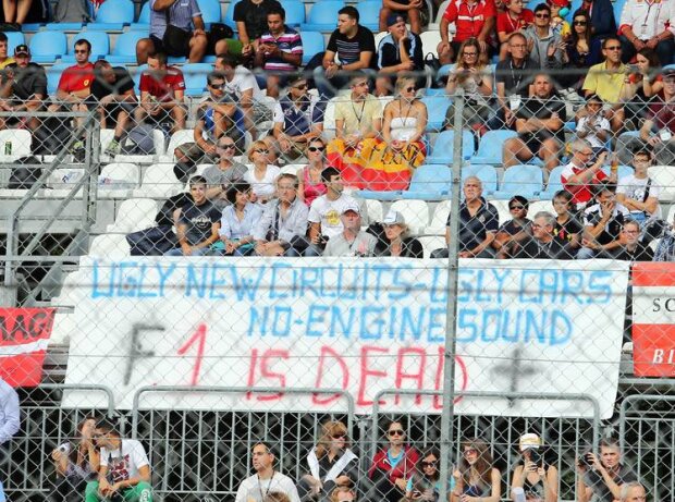 Titel-Bild zur News: Fans in Monza, Transparent