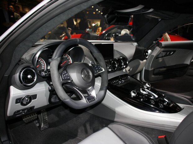 Cockpit des Mercedes-Benz AMG GT 