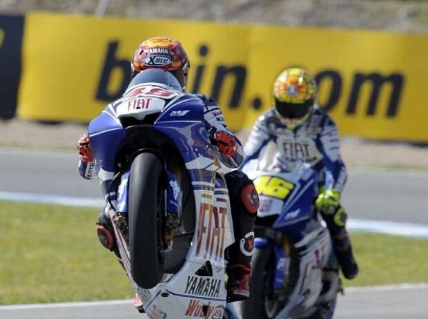 Jorge Lorenzo vor Valentino Rossi