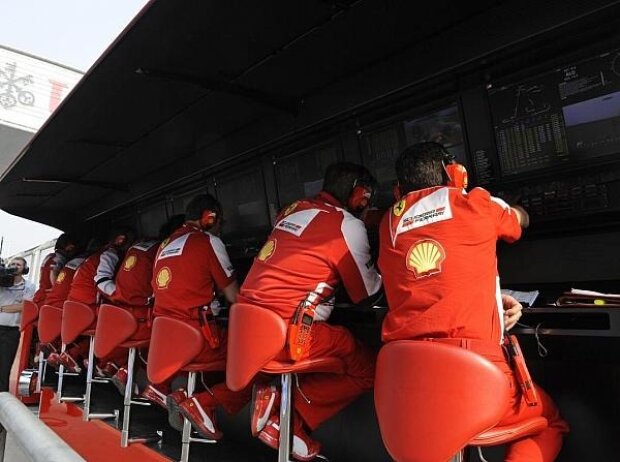 Titel-Bild zur News: Ferrari, Kommandostand