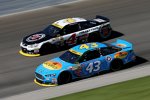 Aric Almirola (Petty) und Kevin Harvick (Stewart/Haas) 