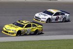 Matt Kenseth (Gibbs) und Brad Keselowski (Penske)